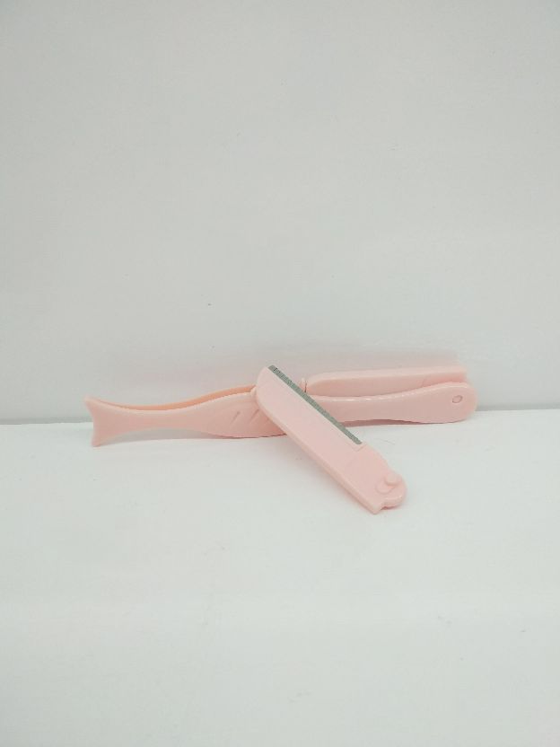 Fangzi Yipin Eyebrow Trimming Knife is sharp and suitable for beginners in eyebrow drawing and makeup. It is a beauty tool for women details Picture