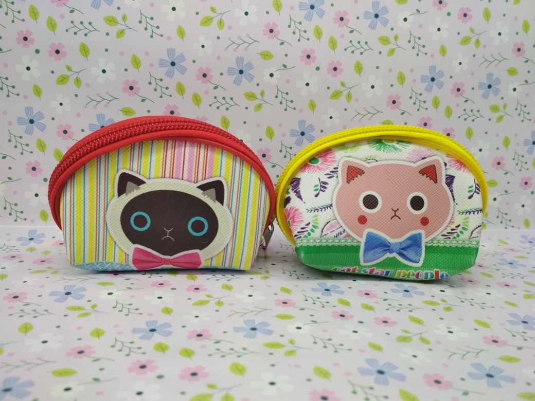 Cartoon semi-circular iron buckle coin purse details Picture