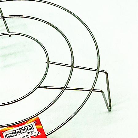 20 cm stainless steel steaming rack, steaming rice and vegetables rack, heat insulation pad, steaming sheet, steamer cage, steaming rack, multi-purpose three-legged steaming rack Application Scenario
