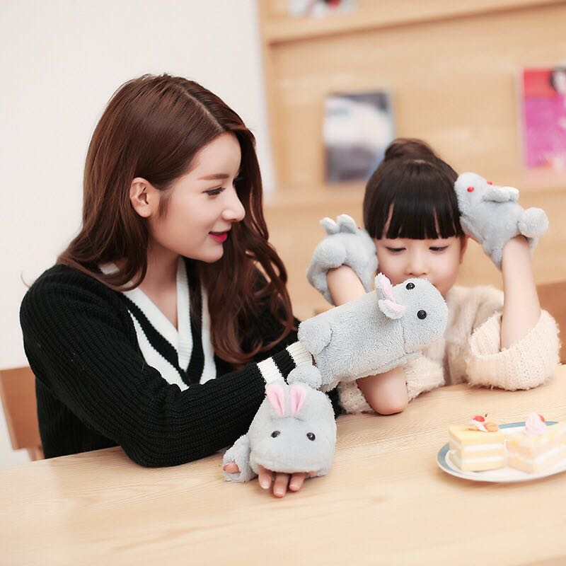 New winter warm cartoon rabbit half-finger parent-child gloves for girls and autumn cute student mother-daughter gloves Application Scenario