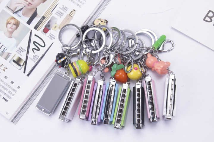 爆款热卖 亚克力饰品小礼品 口琴钥匙扣挂件