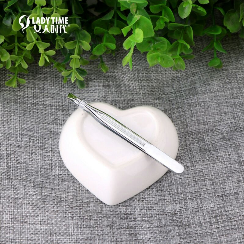 Keli Products: Women's Era Eyebrow Tweezers, Eyebrow Tweezers, slanted Eyebrow Tweezers, Eyebrow plucking Tweezers, slanted Angle Application Scenario