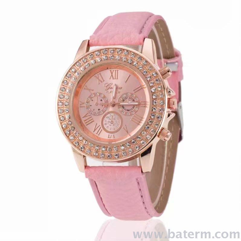 A popular and fashionable Geneva two-row three-eye decorated diamond leather strap ladies' fashion watch quartz watch details Picture
