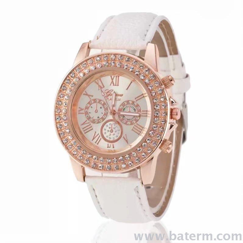 A popular and fashionable Geneva two-row three-eye decorated diamond leather strap ladies' fashion watch quartz watch Application Scenario