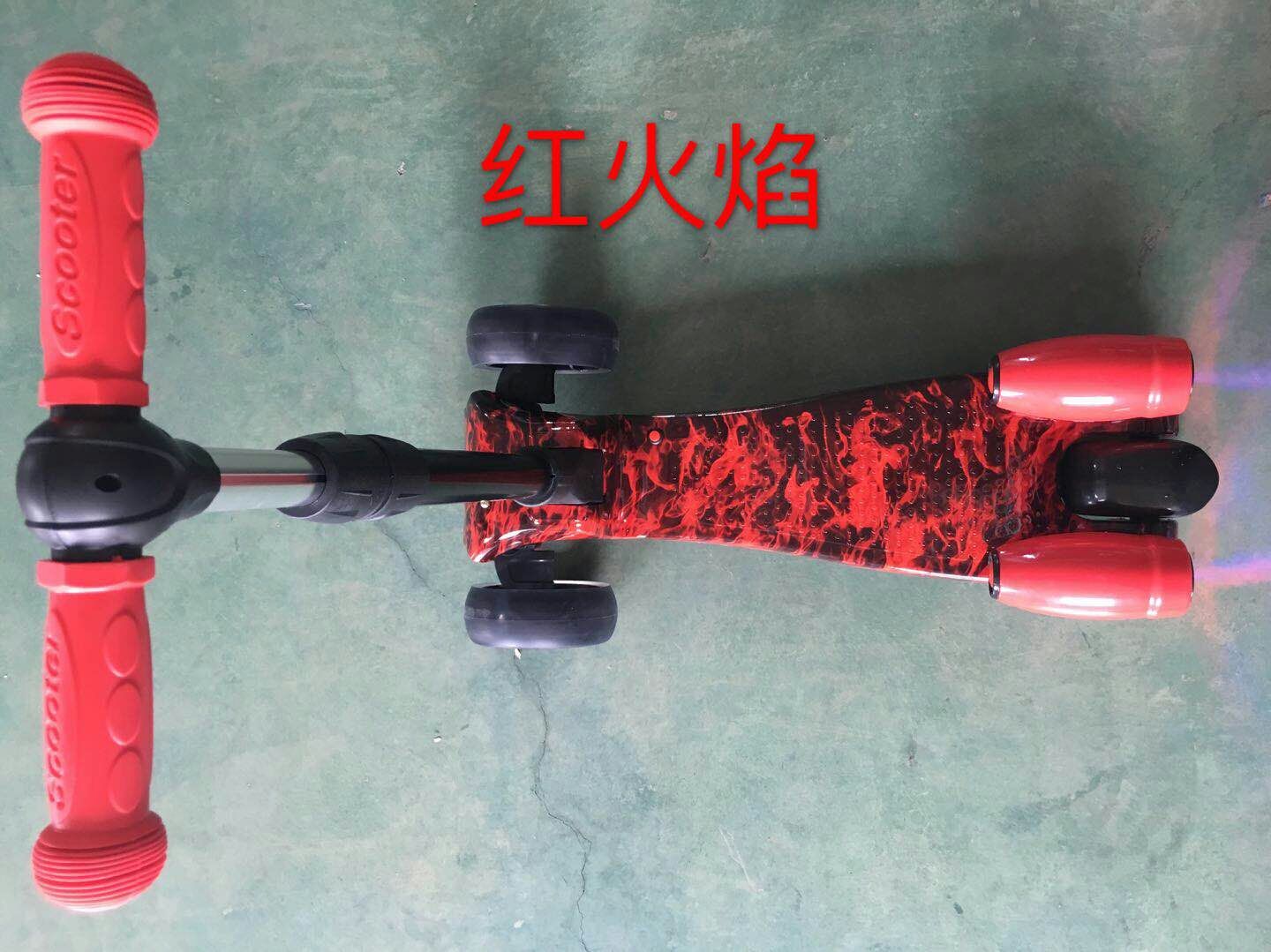 新款儿童三轮滑板车火龙滑板车火箭车喷火小火龙火焰喷雾批发