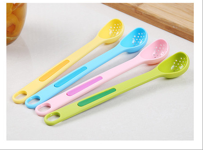 Kitchen long-handled strainer and fork two-in-one can scoop, candy-colored milkshake spoon and fork set Application Scenario