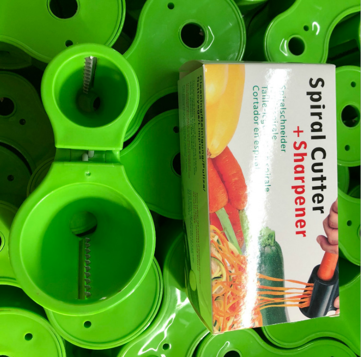 Kitchen multi-functional double-head pencil sharpen-type spiral grater, household wire cutter and knife sharpener Application Scenario