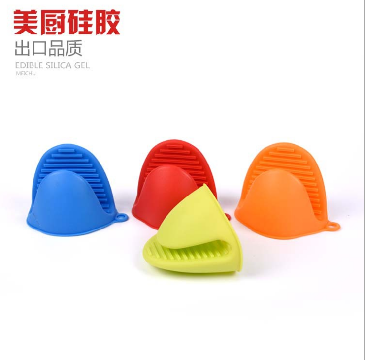Factory direct sales of high-temperature resistant silicone gloves in stock, heat-insulating, anti-scald and anti-slip silicone hand clamps for baking ovens and microwave ovens Application Scenario