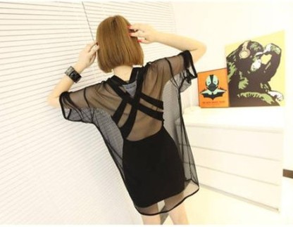 Two loose T-shirt coverings in different lengths with a strong Hong Kong flavor, featuring sheer mesh fabric (Korean short-sleeved mesh fabric) Application Scenario