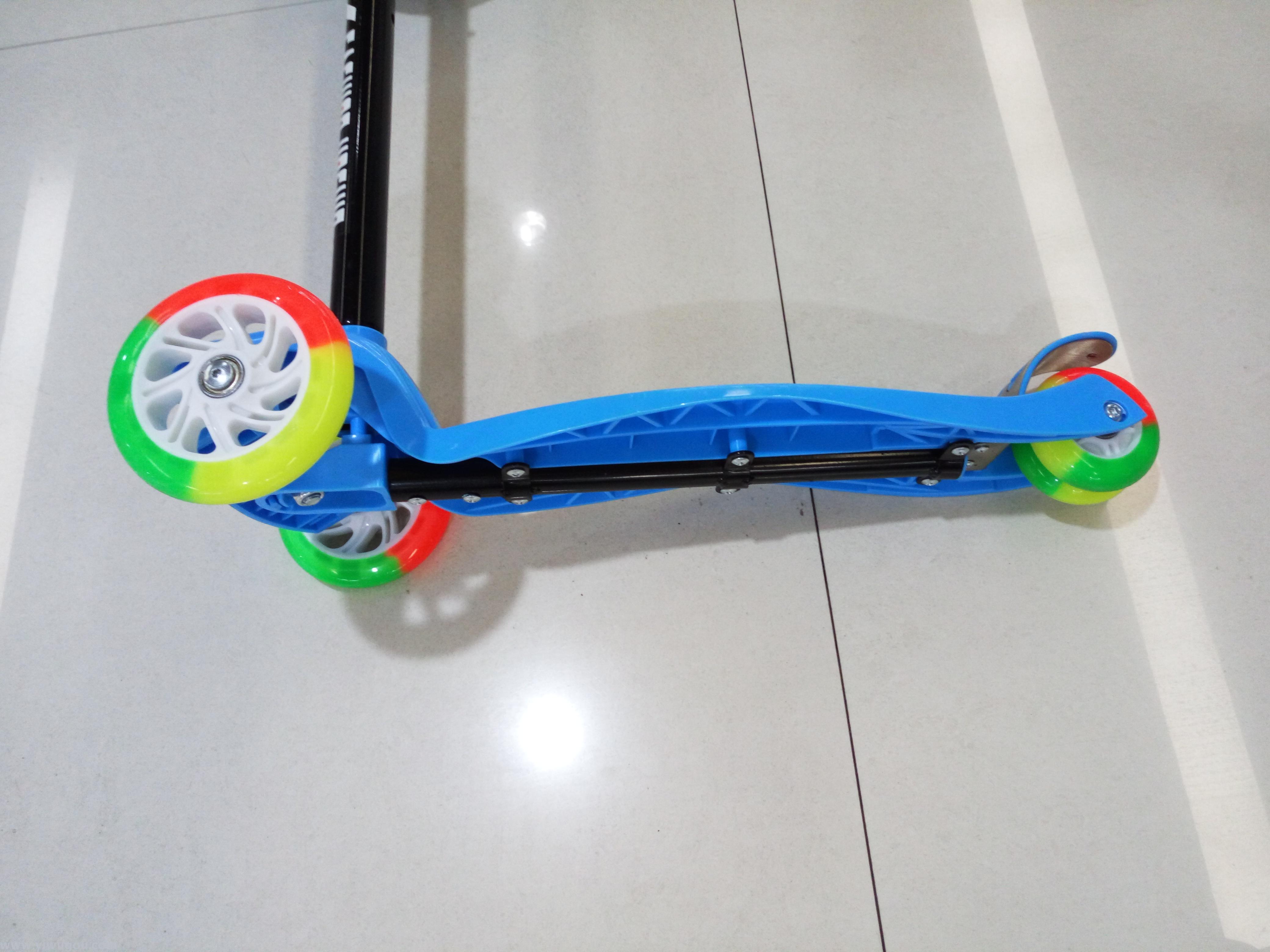 Children's Pedal Scooter Rice High Pu Four-Wheel Flash Belt Basket Can Be Lifted And Adjusted Application Scenario
