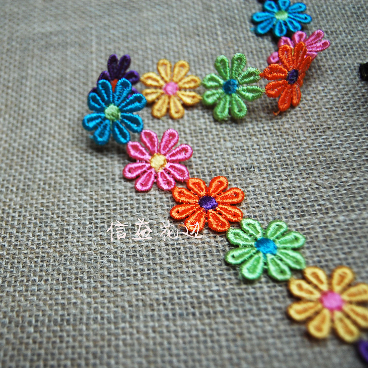 Taobao bang estilo 6 colores soluble en agua bordado 2.5cm 8 pétalos flores DIY accesorios de ropa details Picture