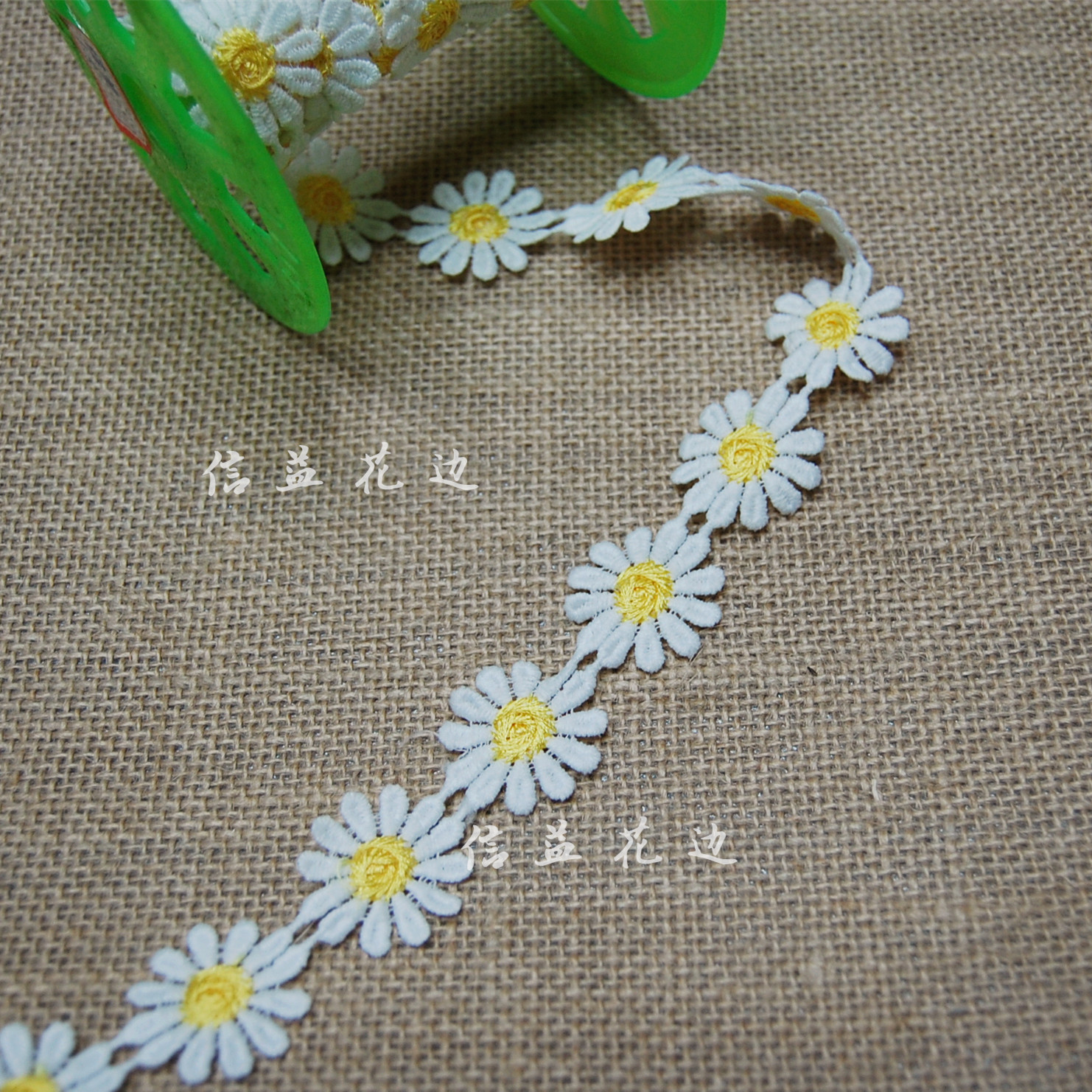 Nuevo lanzamiento espiral gran punto estambres 2,8 cm 12 pétalos flores soluble en agua bordado DIY ropa accesorios details Picture