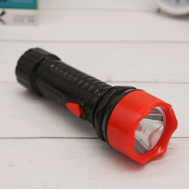 LED充电式塑料家用手电筒户外照明随身便携产品图