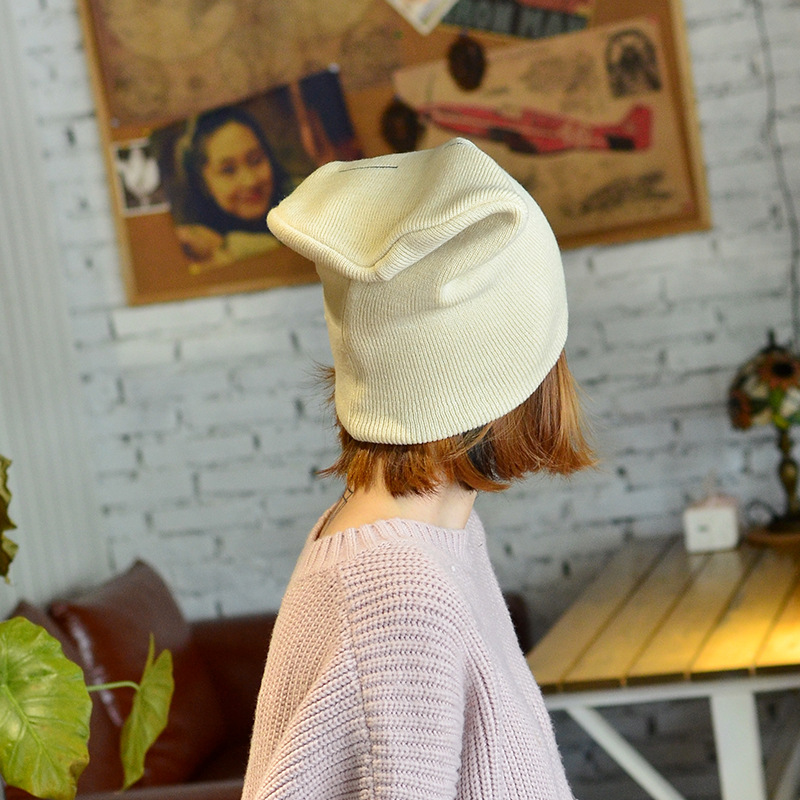 New Korean-style fashionable knitted hats for women in autumn and winter are custom-made. They are trendy, cute and versatile, featuring woolen hats and smiling faces details Picture