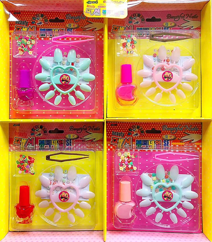 3D Gin Theme Sticker Close-up