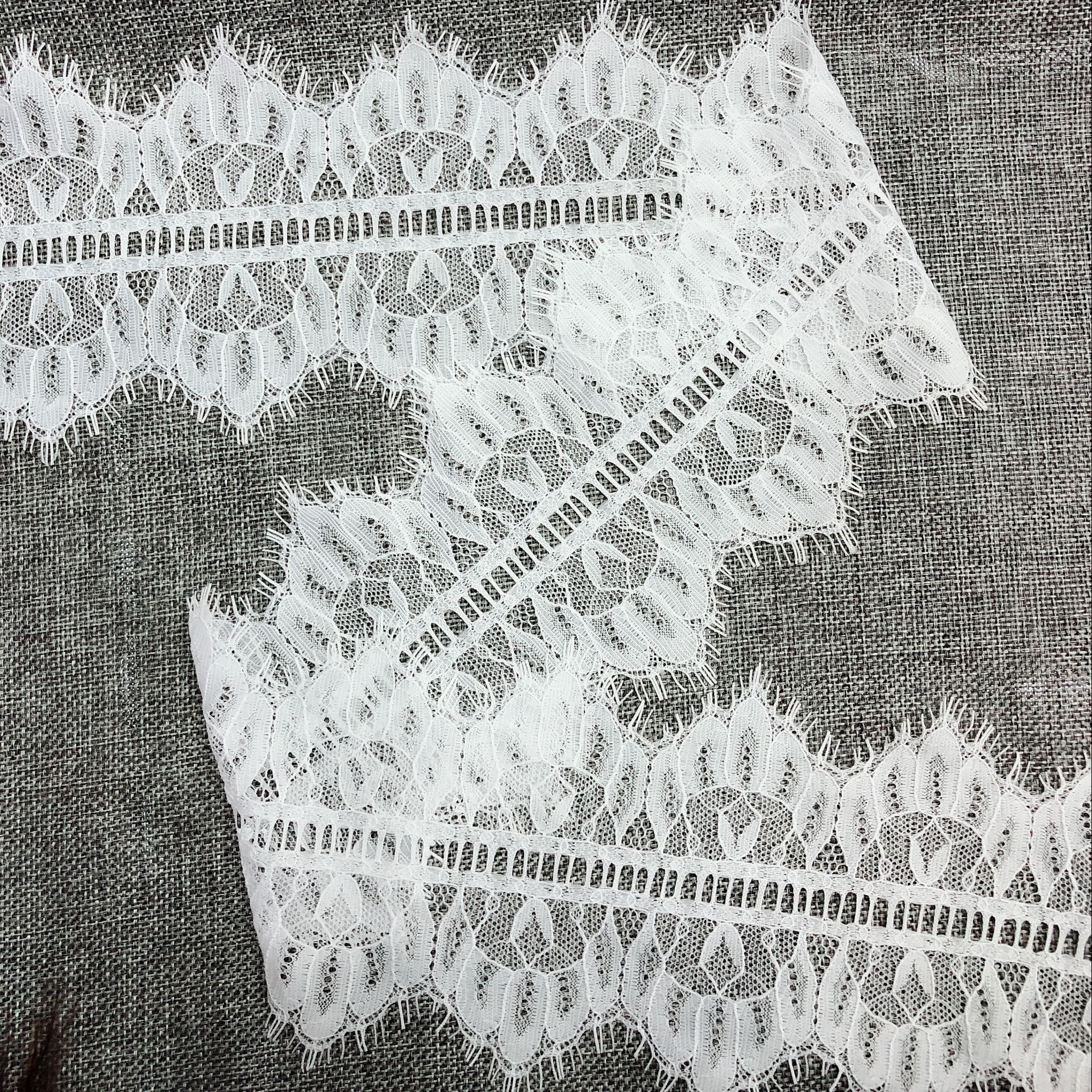 Symmetrical, non-elastic lace eyelash trim clothing accessories are sold directly by the manufacturer Application Scenario