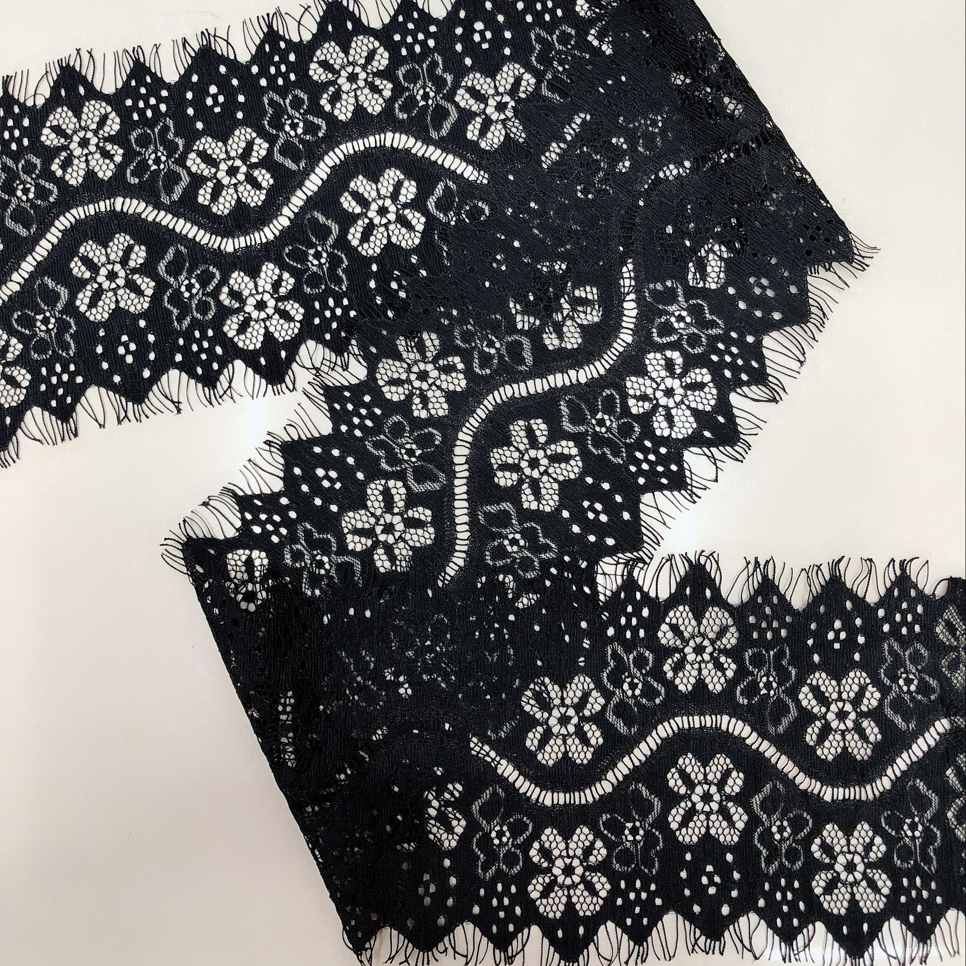 The non-elastic lace eyelash lace skirt and scarf are bestsellers Specification image