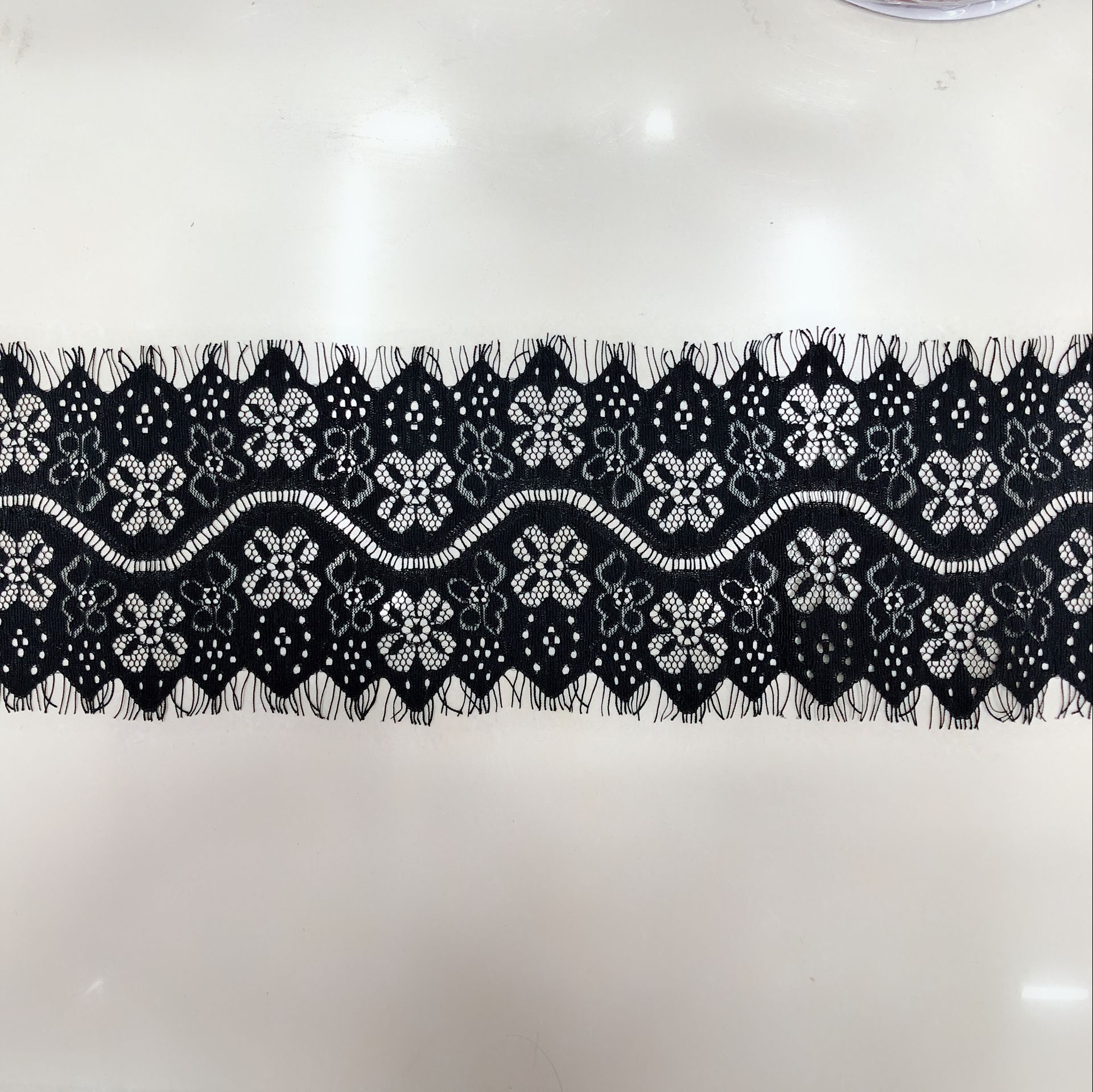 The non-elastic lace eyelash lace skirt and scarf are bestsellers Application Scenario