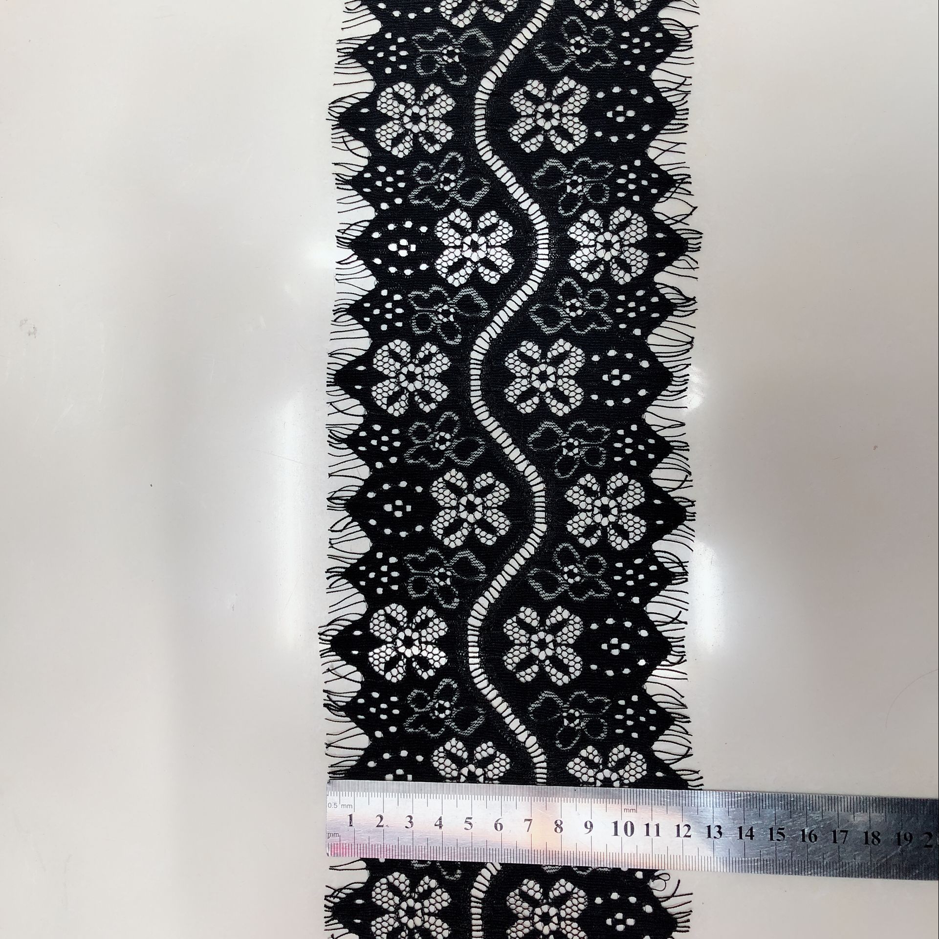 The non-elastic lace eyelash lace skirt and scarf are bestsellers details Picture