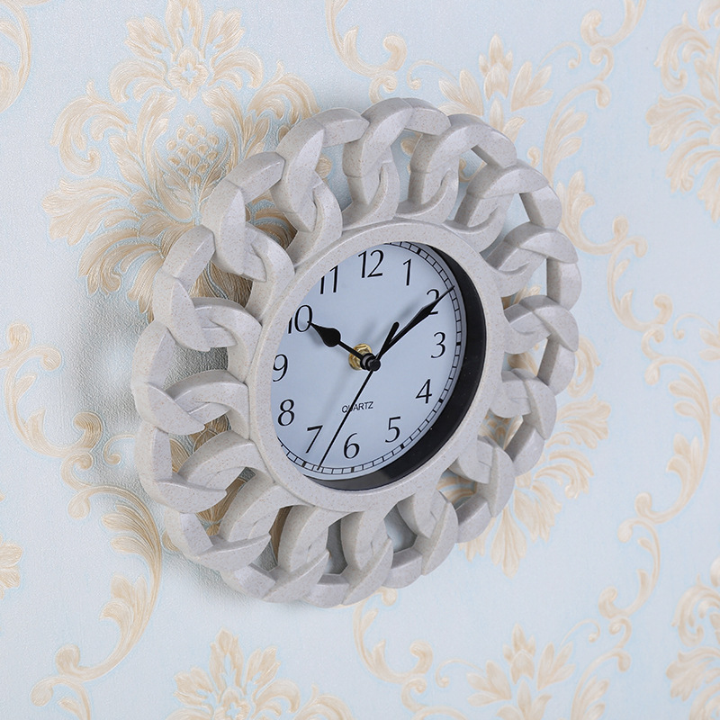 Yiwu Good Goods Creative New high-end wall clock, personalized living room and dining room comfortable, warm, fresh and elegant wall clock Application Scenario