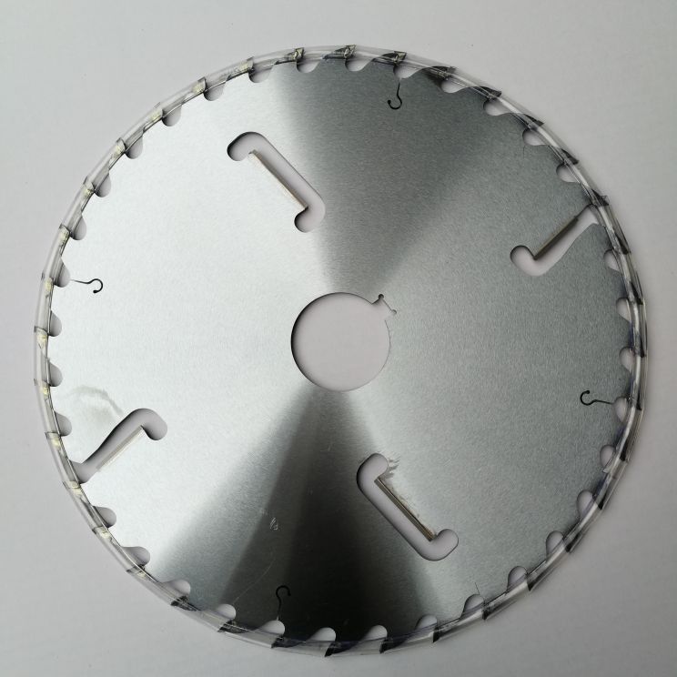 High-end woodworking saw blades for export, high-end woodworking alloy saw blades with scraper blades, woodworking saw blades Application Scenario