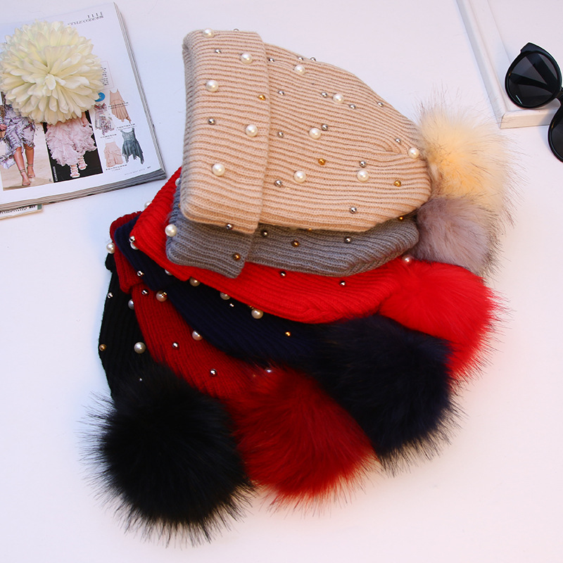 Korean women's autumn and winter fashion beaded knitted hat, thickened pom-pom hat 2017 new style wholesale details Picture