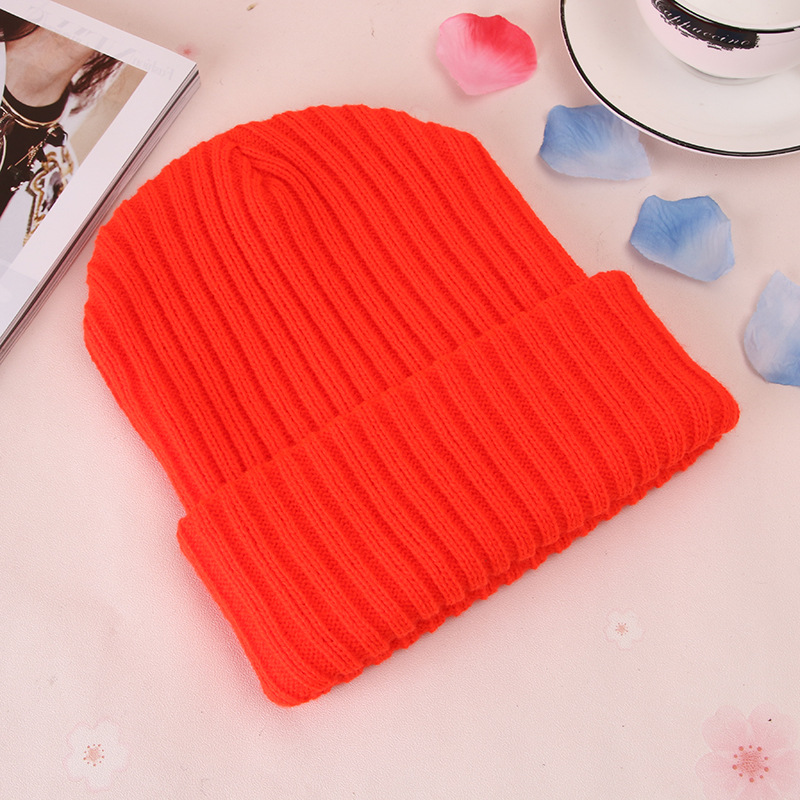 Wholesale of thickened knitted hats for autumn and winter in mixed colors for men and women, and fashionable Korean-style knitted hats with rolled edges for women details Picture