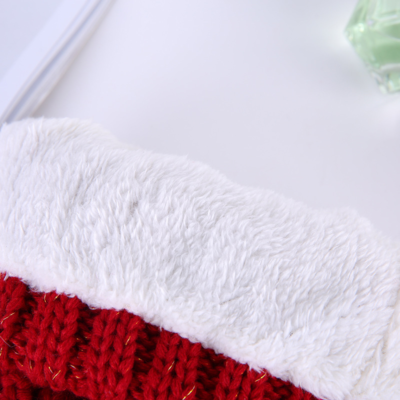 Wholesale of new Korean version thickened and fleece knitted caps for women's double-layer warm woolen hat accessories Application Scenario