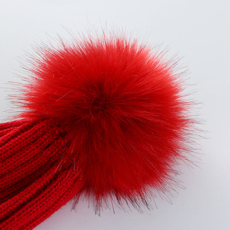Winter new fashionable Korean-style woolen knitted caps with thickened wool balls for warmth are available for wholesale from the manufacturer Application Scenario