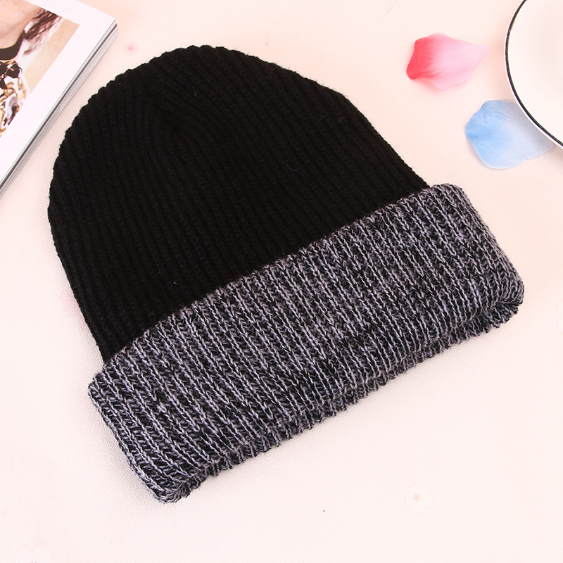 Wholesale of new autumn and winter Korean version fleece knitted caps for men and women in mixed colors with flanged edges and other colors for warmth Application Scenario