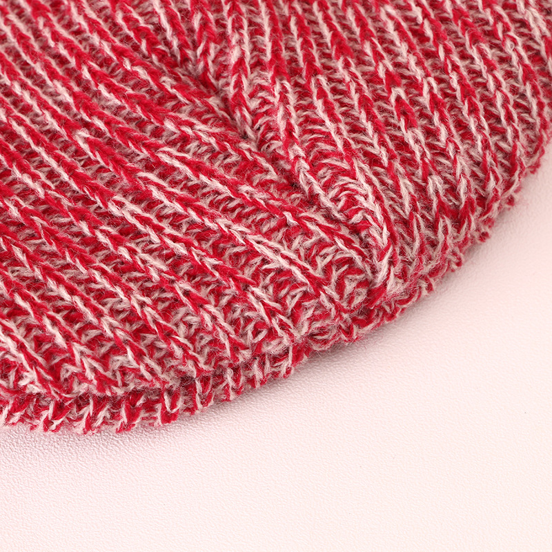 Wholesale of autumn and winter fleece knitted hats for men and women in mixed colors with flanged edges, warm and fashionable Korean-style knitted hats with rolled edges for women Application Scenario