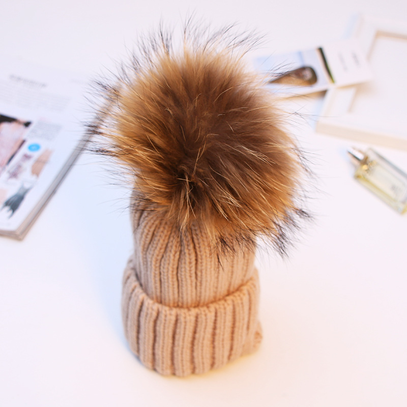 Korean autumn and winter new style pom-pom knitted cap for women, fashionable woolen cap, earphone guard, pom-pom warm cap Application Scenario