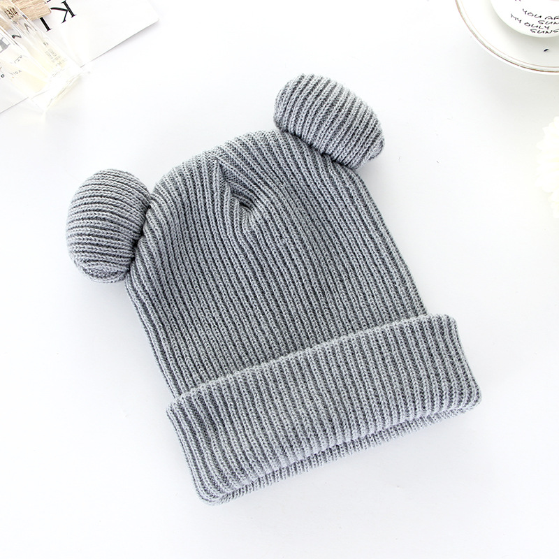 A cute and simple Korean cat-ear woolen hat for winter warmth in solid color knitted hat details Picture