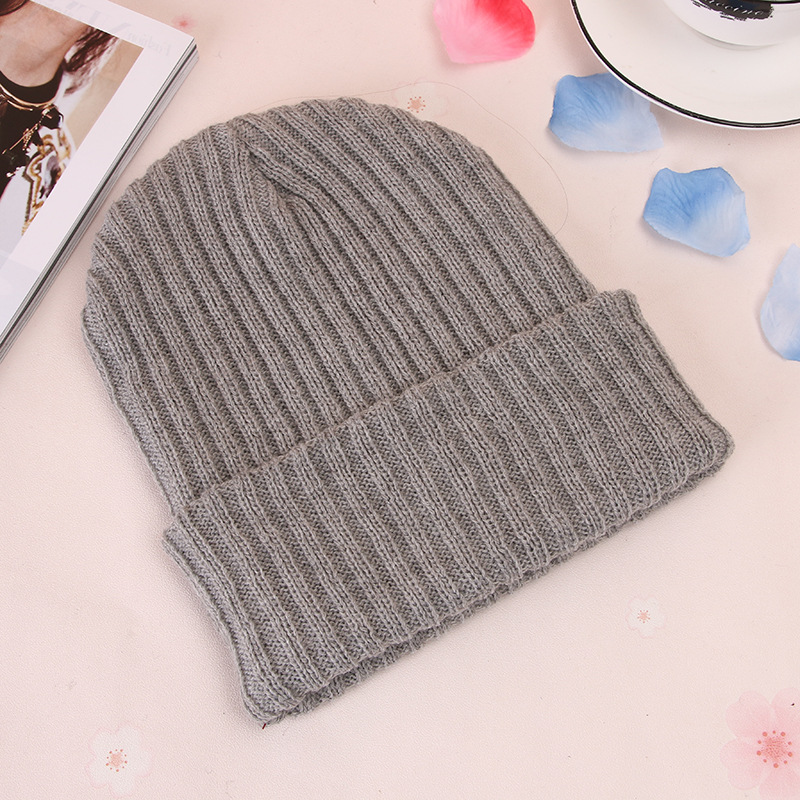 Wholesale of thickened knitted hats for autumn and winter in mixed colors for men and women, and fashionable Korean-style knitted hats with rolled edges for women