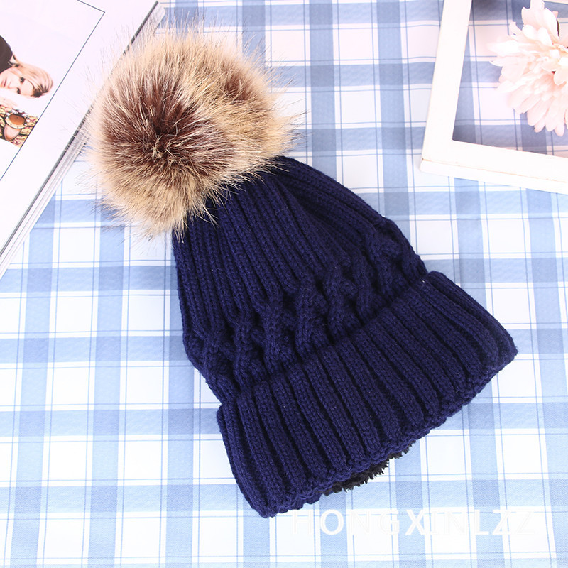 New Korean outdoor knitted cap, solid color with pom-poms, winter woolen cap, thickened warm hat in stock for wholesale Specification image