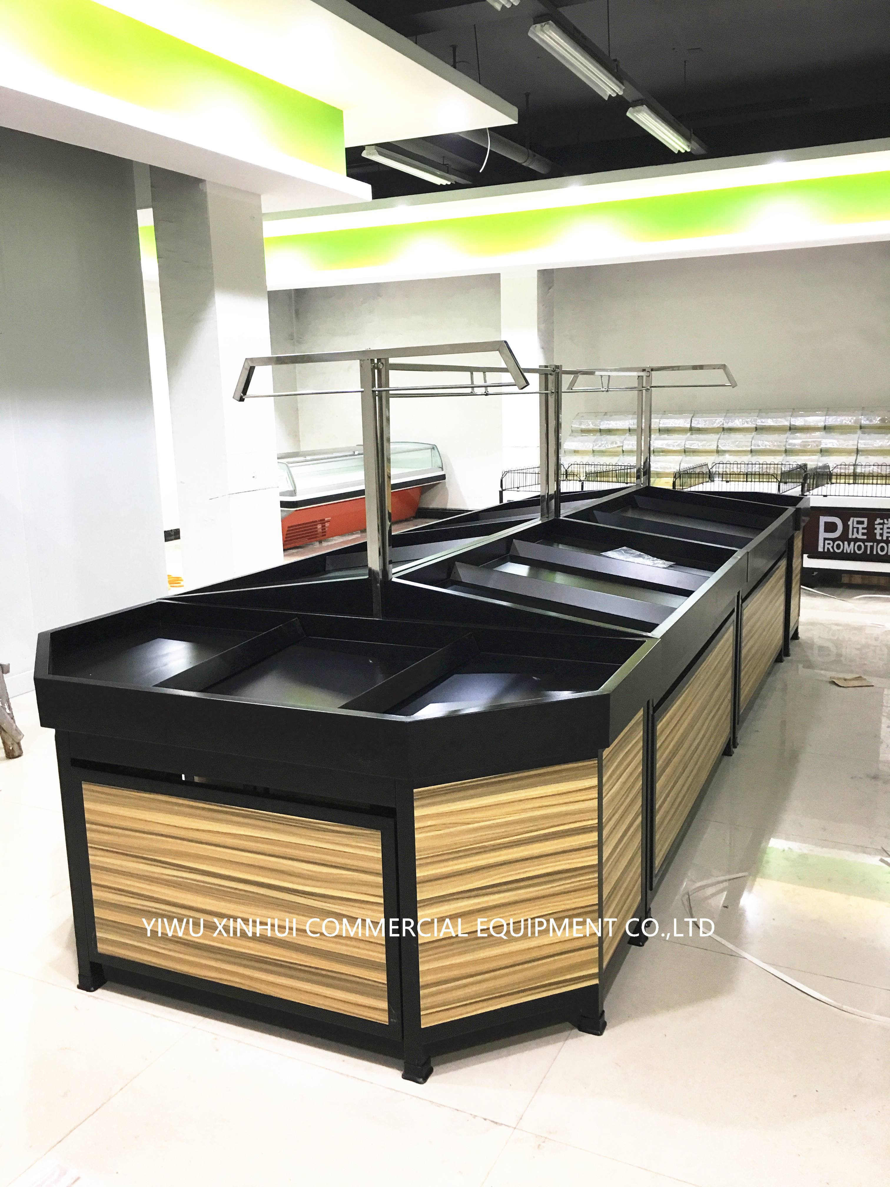 Fruit and vegetable shelves, single and double-layer fruit and vegetable storage racks, supermarket shelves, vegetable wholesale display racks Application Scenario