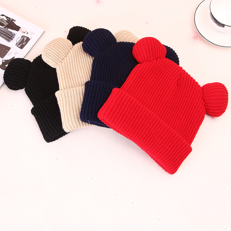 A cute and simple Korean cat-ear woolen hat for winter warmth in solid color knitted hat
