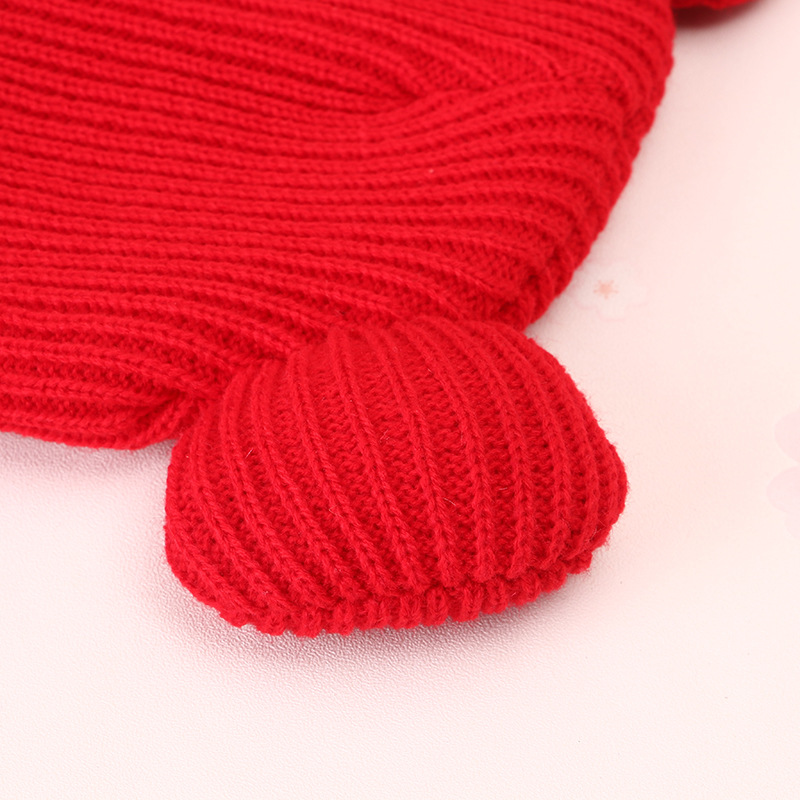 A cute and simple Korean cat-ear woolen hat for winter warmth in solid color knitted hat Application Scenario
