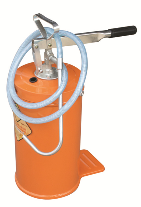 Hand-pressed yellow oil pump, hand-pressed grease gun, grease filler, hand-pressed engine oil filler, engine oil gun Application Scenario