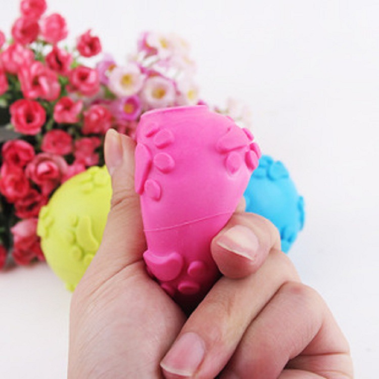 Pet toy TPR sound-emitting rubber hollow footprint ball 6cm Bite sound-emitting toy ball Pet supplies Specification image