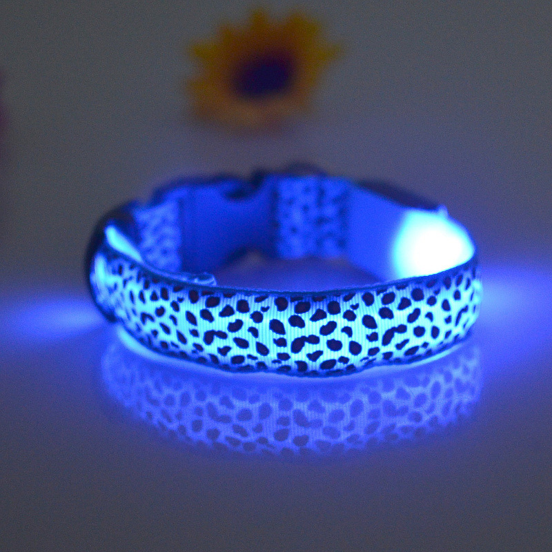 LED light-emitting and flashing pet products, leopard print light-emitting collar, dog collar, spotted pattern fluorescent dog collar Application Scenario