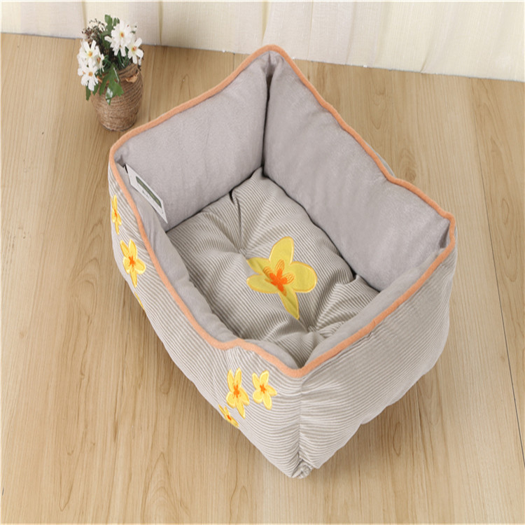 Direct sales from pet supplies manufacturers: Square teddy dog beds, warm pet beds for autumn and winter, dog beds, cat beds and pads details Picture