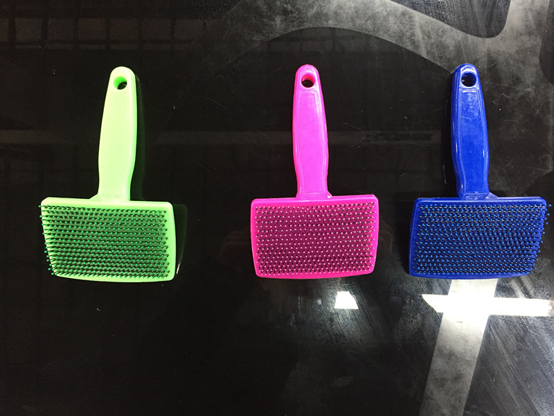 Direct sales and wholesale of plastic and nylon combs for pets from pet supplies manufacturers