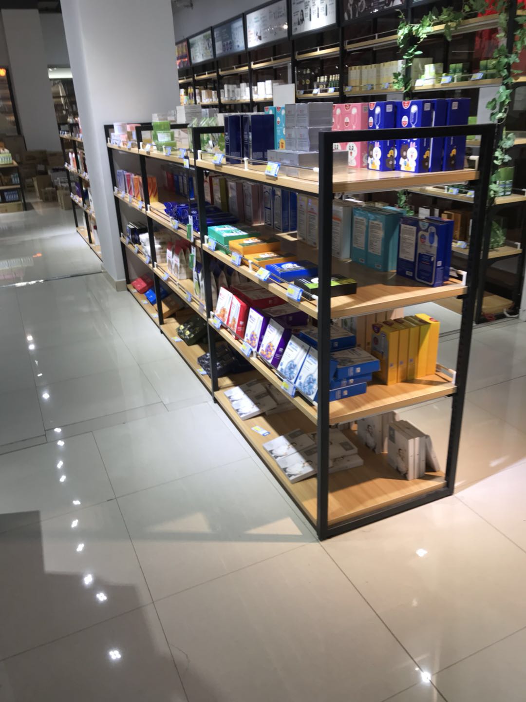 热销超市货架展示架钢木结合商超展柜精品展示架便利店货架