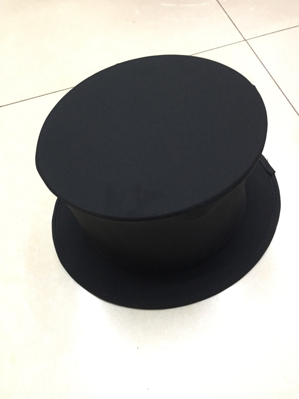 Magic Top Hat Folding Top Hat New Strange Creative Gift Application Scenario