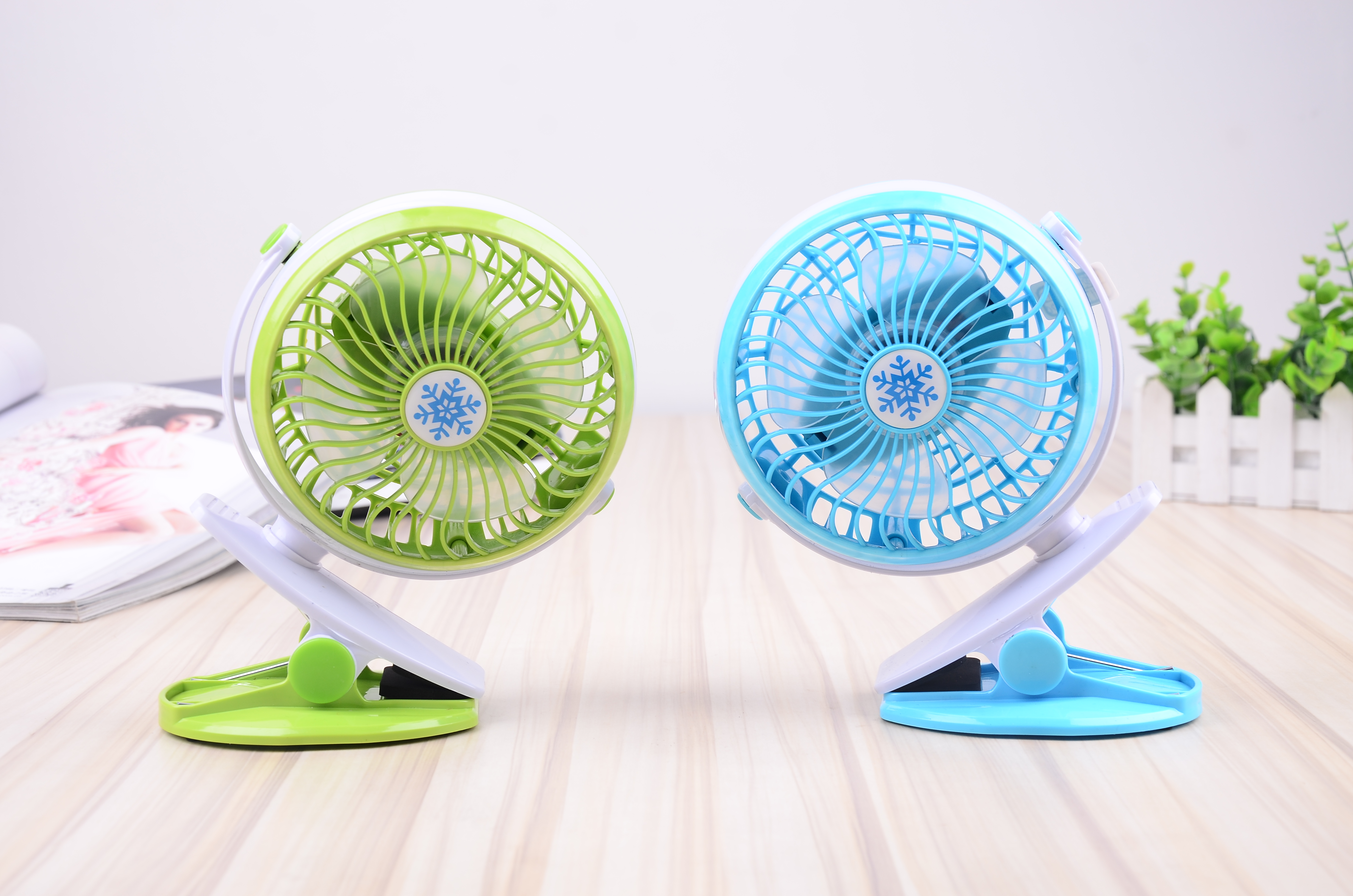USB charging fan clip fan, creative USB fan, handheld small fan factory direct sales