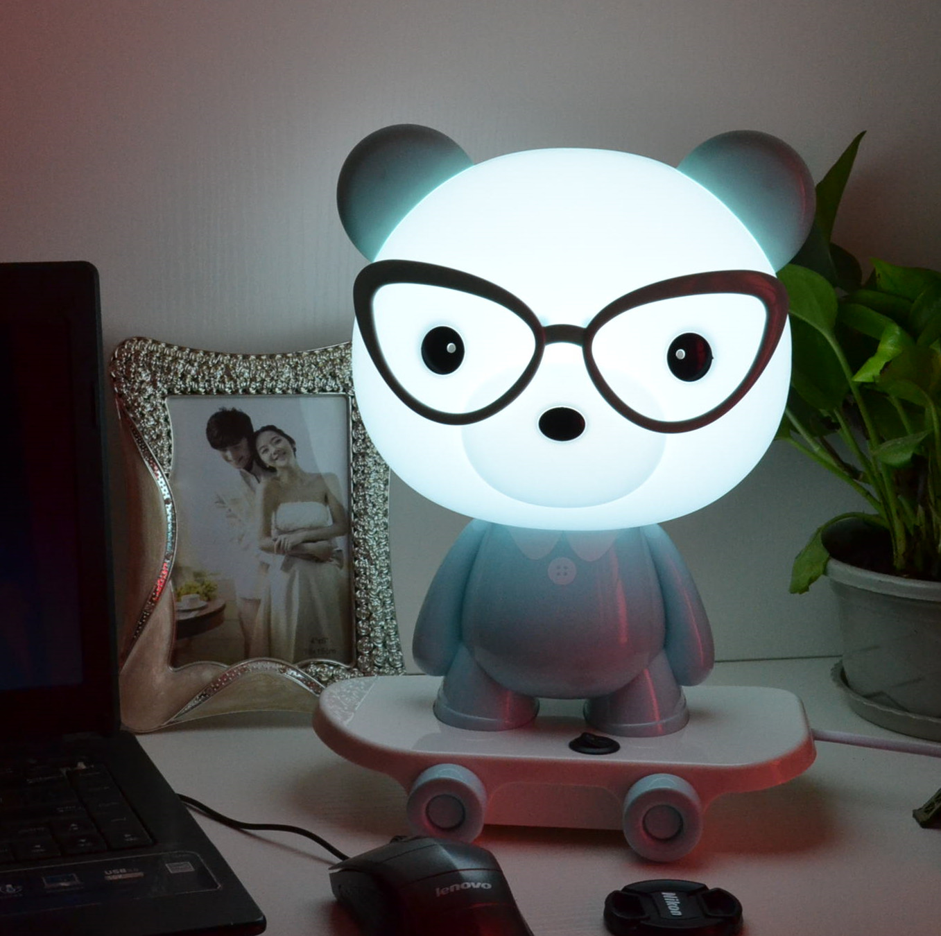Creative and cute cartoon children's room eye-protecting desk lamp, bedroom bedside warm baby feeding LED night light Application Scenario