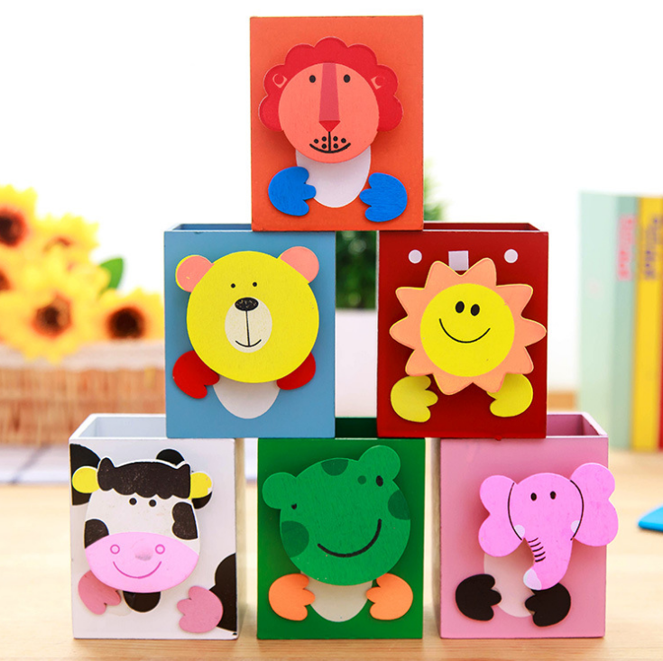 A multi-functional, fashionable, cartoon and cute solid wood pen holder for creative students in South Korea
