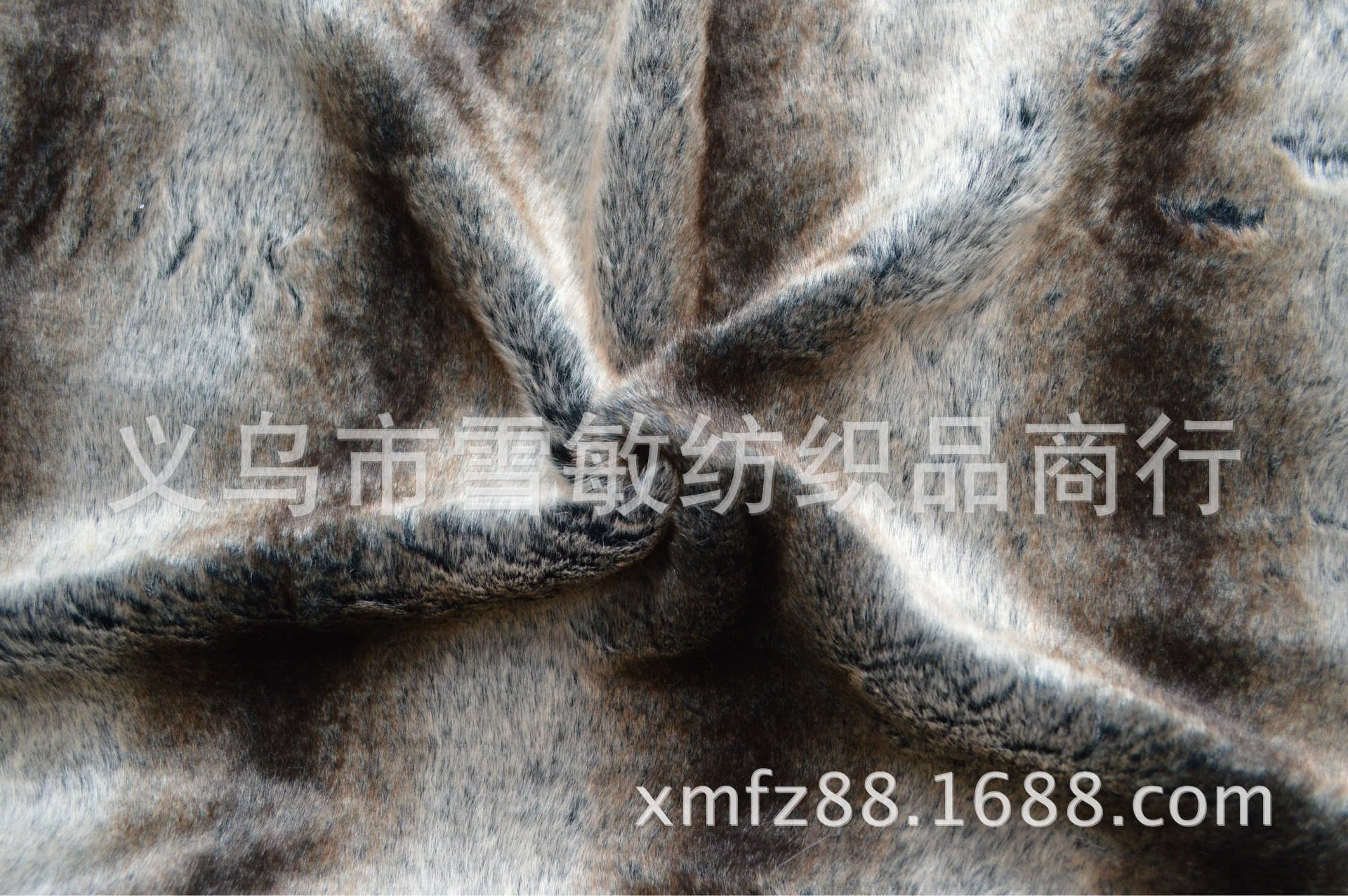 Three-color printed artificial fur velvet fabric factory direct sales, Cixi plush background fabric counter fabric details Picture
