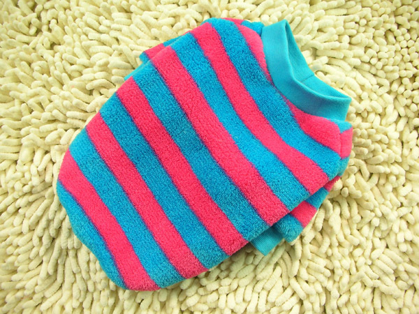 CWQ Pet clothing: Colorful striped round-neck shirt, coral fleece, warm and breathable, mixed in multiple colors Application Scenario